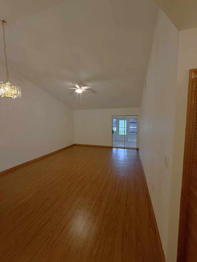 Building Photo - 3249 Villa Way Cir