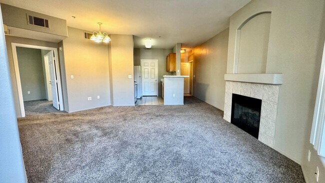 Foto del edificio - Modern 2 Bed Condo in Prime Southwest Vegas