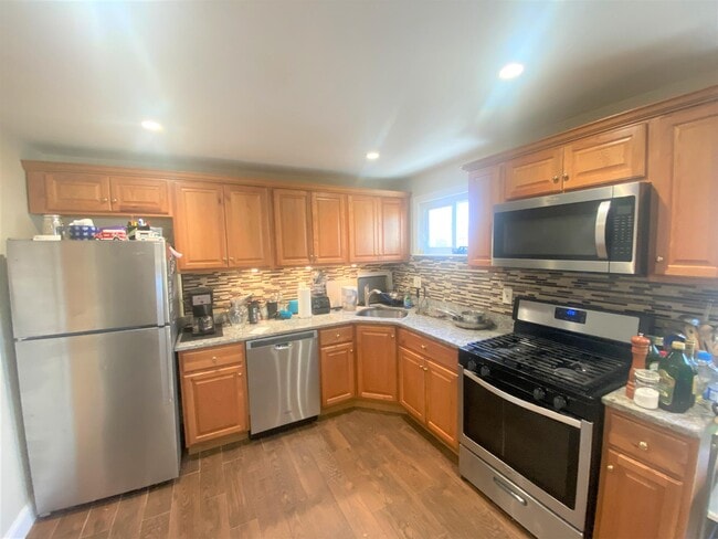 Building Photo - 243 Highland Ave