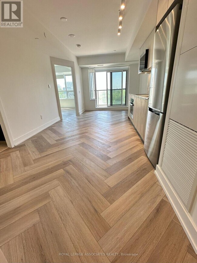 Photo du bâtiment - 717-718 CEDARLAND Dr