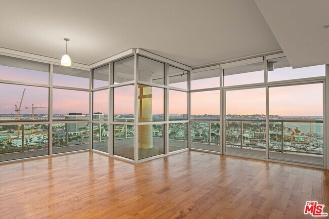 Foto del edificio - 13700 Marina Pointe Dr