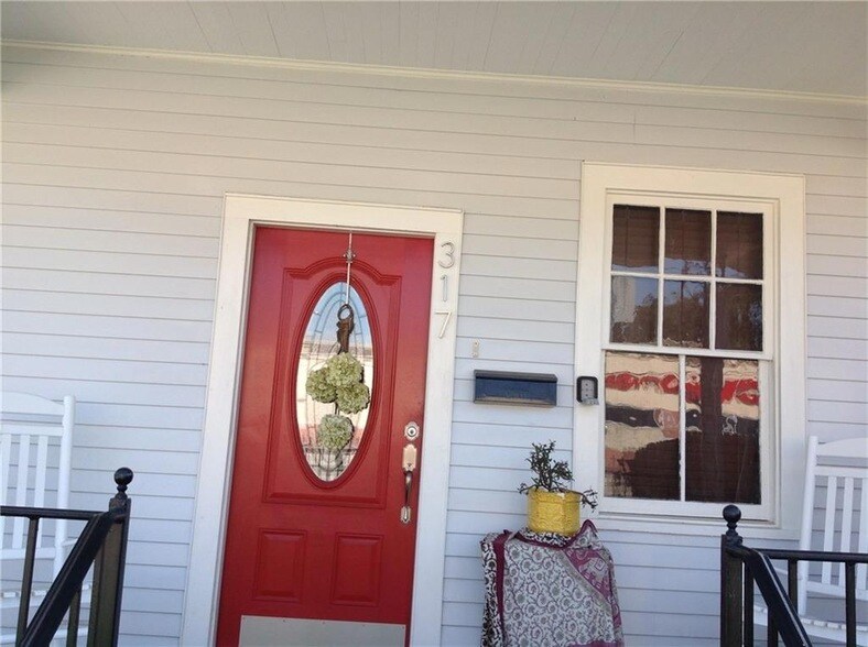 Photo - 317 Deckbar Ave