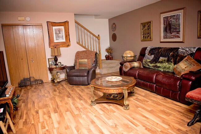 Building Photo - 1318 Green Meadow Ln