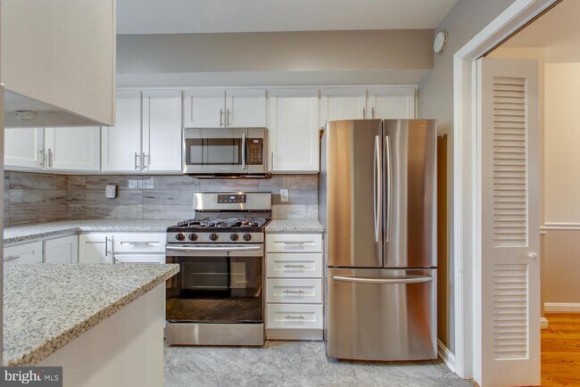 Foto del edificio - 6063 Hardwick Pl