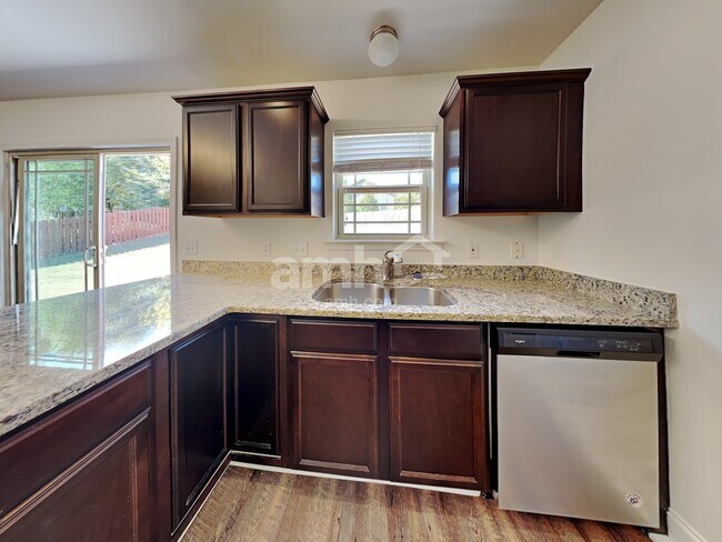 Foto del edificio - 235 Applehill Way