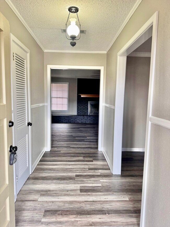 Building Photo - 109 Wildwood Dr