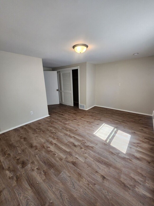 Foto del edificio - Now leasing for July 1st!