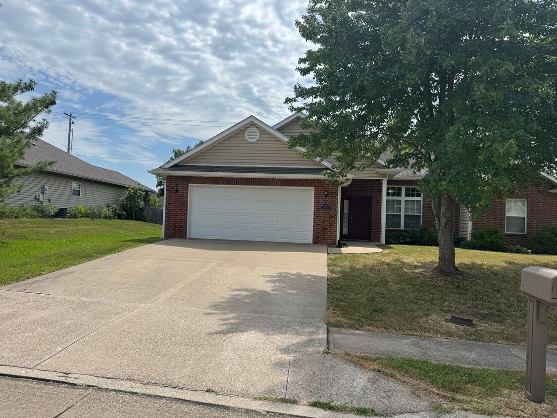Primary Photo - Single Family Home - Available For Rent!