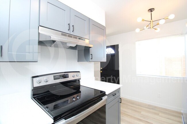 Foto del edificio - 745 W McMurray Blvd