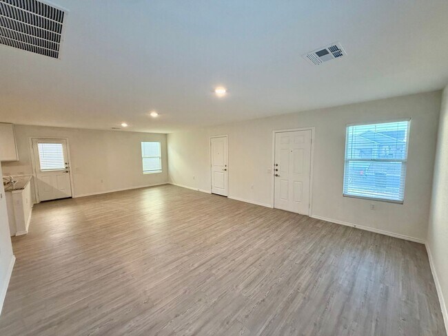 Foto del edificio - Beautiful Brand New 3/2 Home