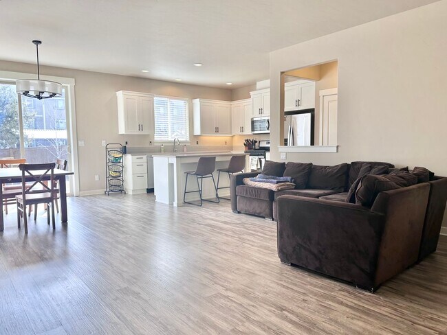 Foto del edificio - Beautiful 3 Bed, 2.5 Bath in Bend!