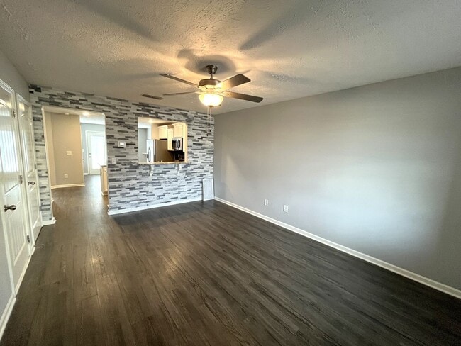 Building Photo - Immaculate 3 Bedroom 3 Bath Townhome in Smyrna!