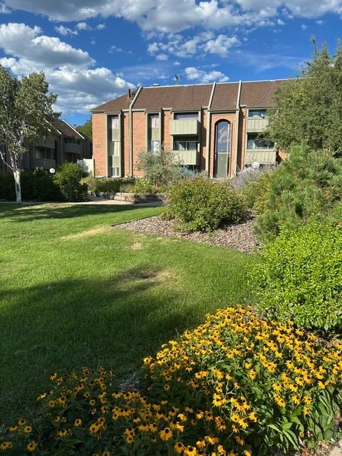 Building Photo - 1180 S Foothill Dr