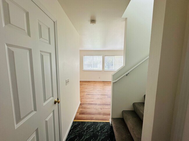 Building Photo - 3 Bed 2.5 Bath Roosevelt Area Remodeled  M...