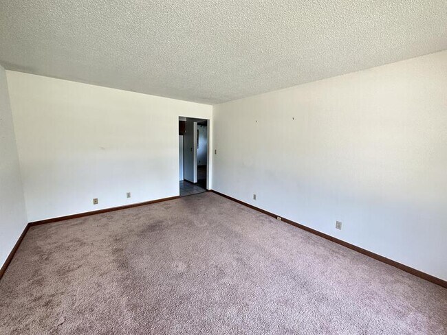 Building Photo - 1102 Brighton Dr