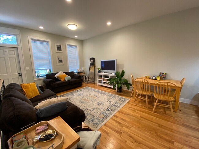 Building Photo - 2043 W 22nd Pl