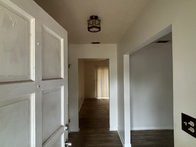 Building Photo - 929 Cypress Ave