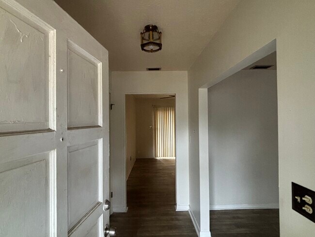 Foto del edificio - 929 Cypress Ave