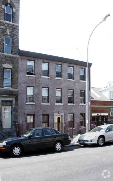 Primary Photo - 284 Sumpter St