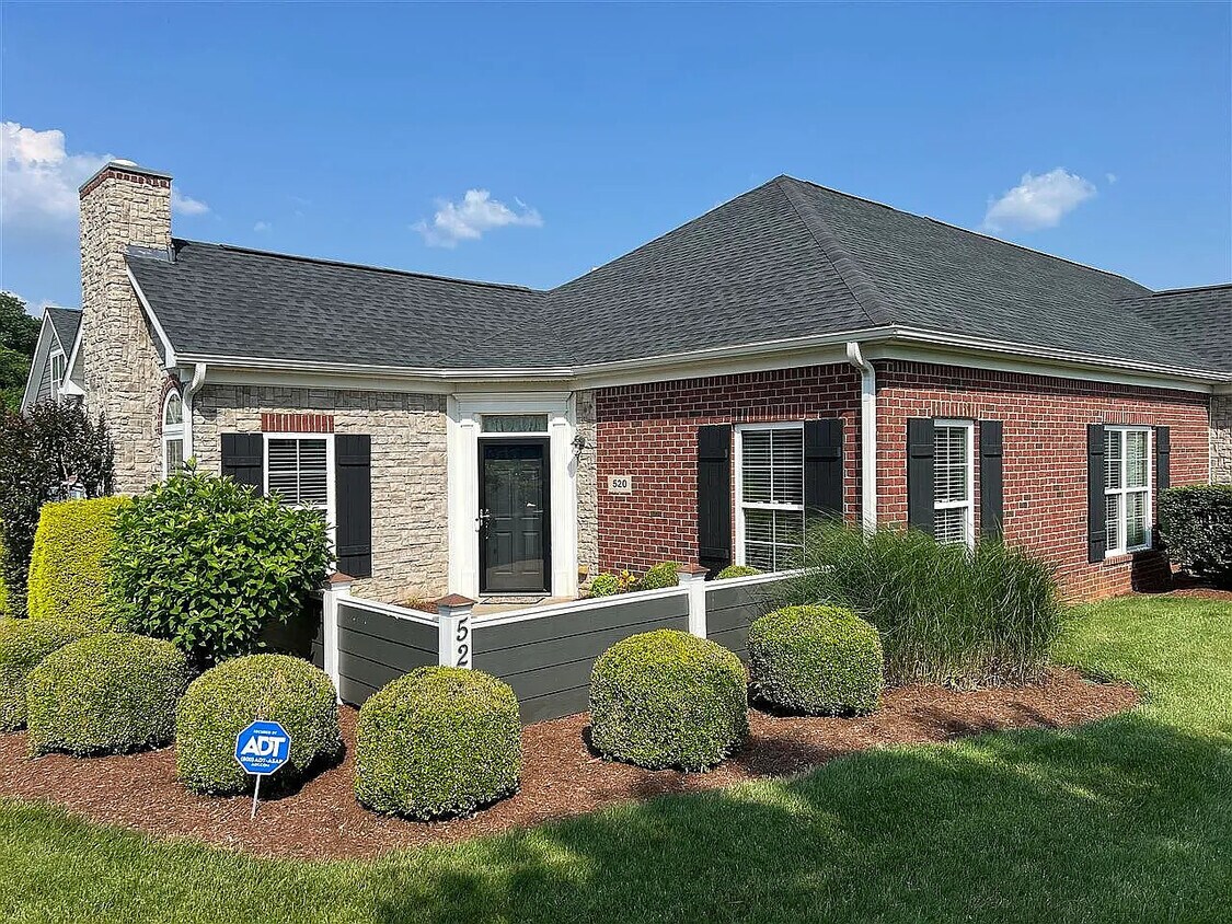 Foto principal - 2500 Crossings Blvd