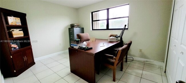 Foto del edificio - 8401 NW 8th St