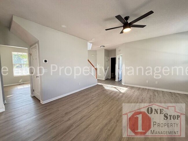 Foto del edificio - Luxury 5 bedroom, 4 bathroom Home Availabl...