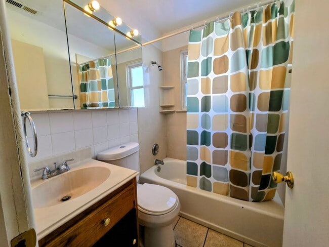 Building Photo - 19 Mary Ann Ct