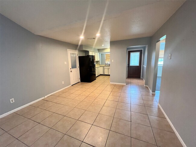 Building Photo - 11730 Alamo Dr