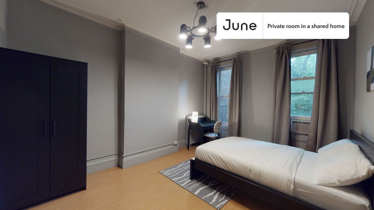 Foto principal - Private bedroom in 4 bed/1 bath Home