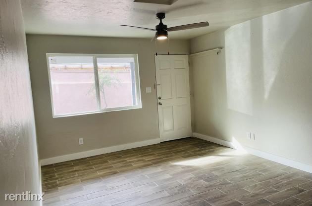 Foto del edificio - 2 br, 1 bath Townhome - 310 E Blacklidge Dr