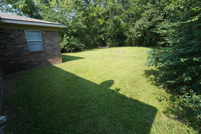Building Photo - Nice 3 Bed 1.5 Bath House Total Electric