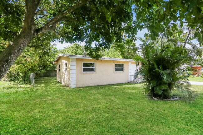 Building Photo - 1616 NW 16th St