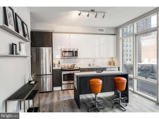 Building Photo - 1213 Walnut Street Unit 1B-1607