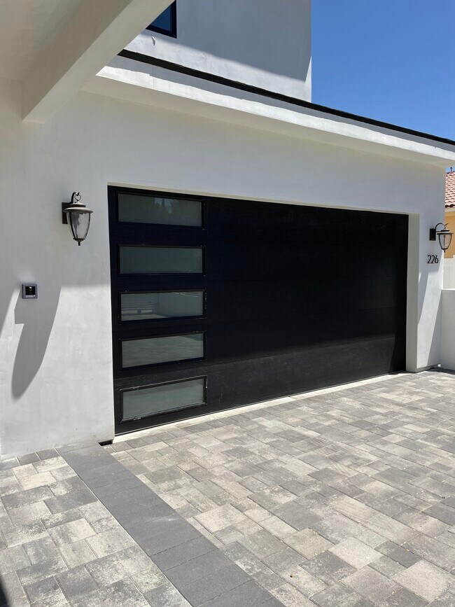Foto del edificio - 228 N Naomi St