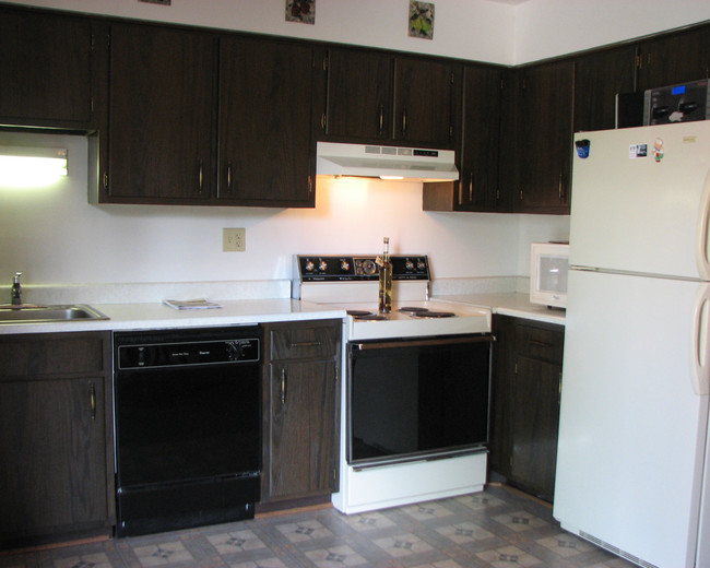 Fully Equipped Kitchens - East Pointe Apartments