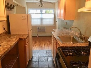 Building Photo - 8 Colonial Rd