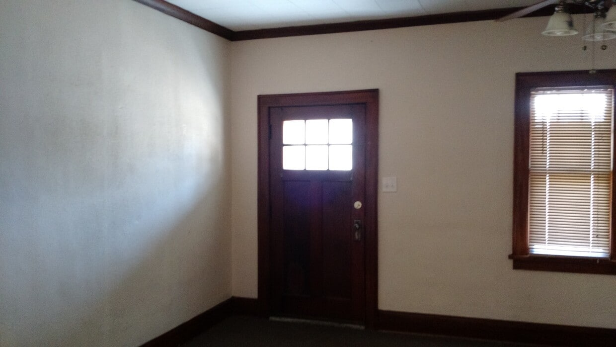 Primary Photo - 1118 Revell Ave
