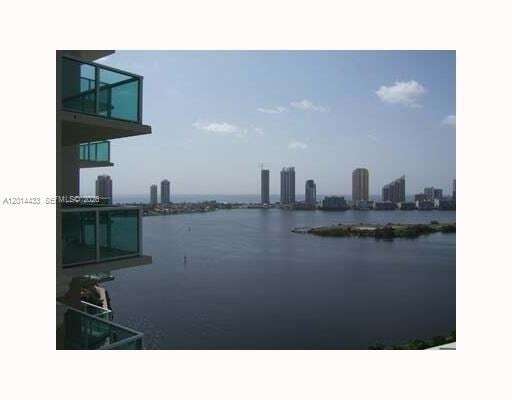 Foto del edificio - 3330 NE 190th St