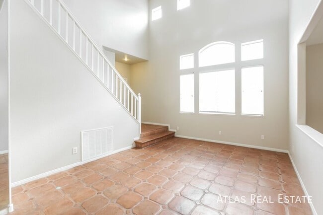 Building Photo - 2213 Warm Walnut Dr