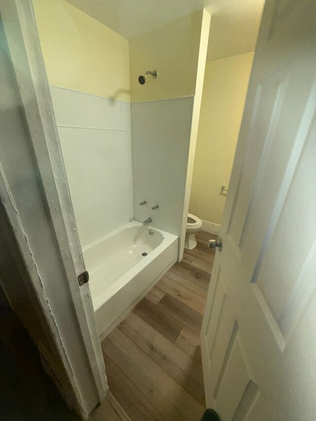 Foto del edificio - *Friendly Road, LLC 3404-3406 Walton Ave