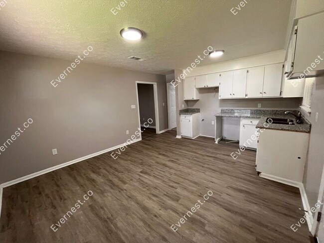 Building Photo - 6645 Lake Glen Dr