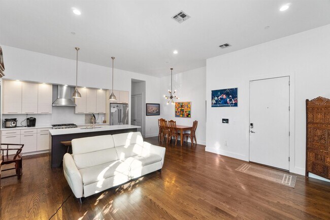 Building Photo - 304 Pavonia Ave