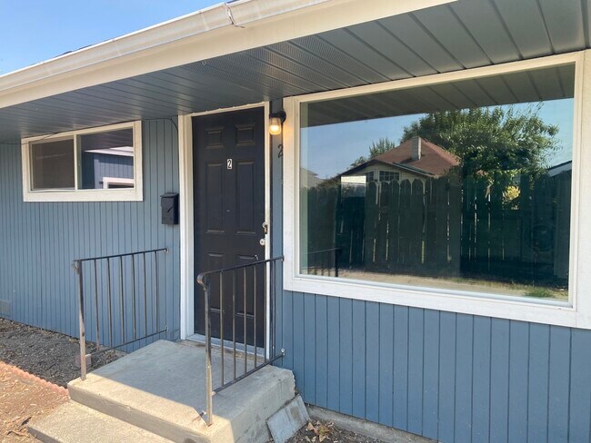 Building Photo - 515 East Carlisle Avenue, Unit 2