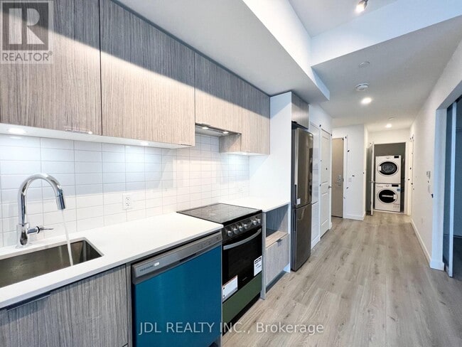Photo du bâtiment - 395-4395 Bloor St E