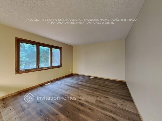 Building Photo - 5565 Knoll Dr