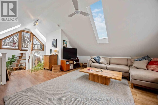 Building Photo - 22 Curzon St