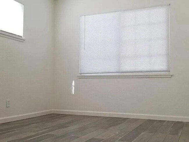 Building Photo - Beautiful home
