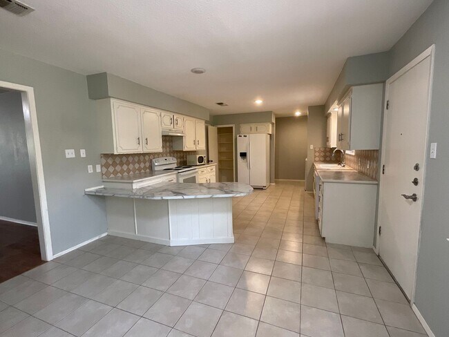 Foto del edificio - *NOW AVAILABLE* Absolutely Gorgeous 2 Bedr...