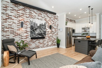 Building Photo - 224 S Laurens St