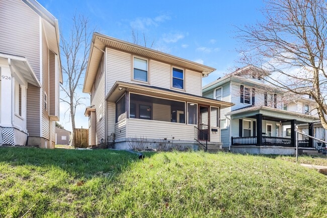 Building Photo - 920 E Stewart St